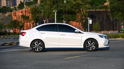 全系獨(dú)懸四輪碟剎，東南A5翼舞產(chǎn)品力解析，舞動同級新標(biāo)桿？